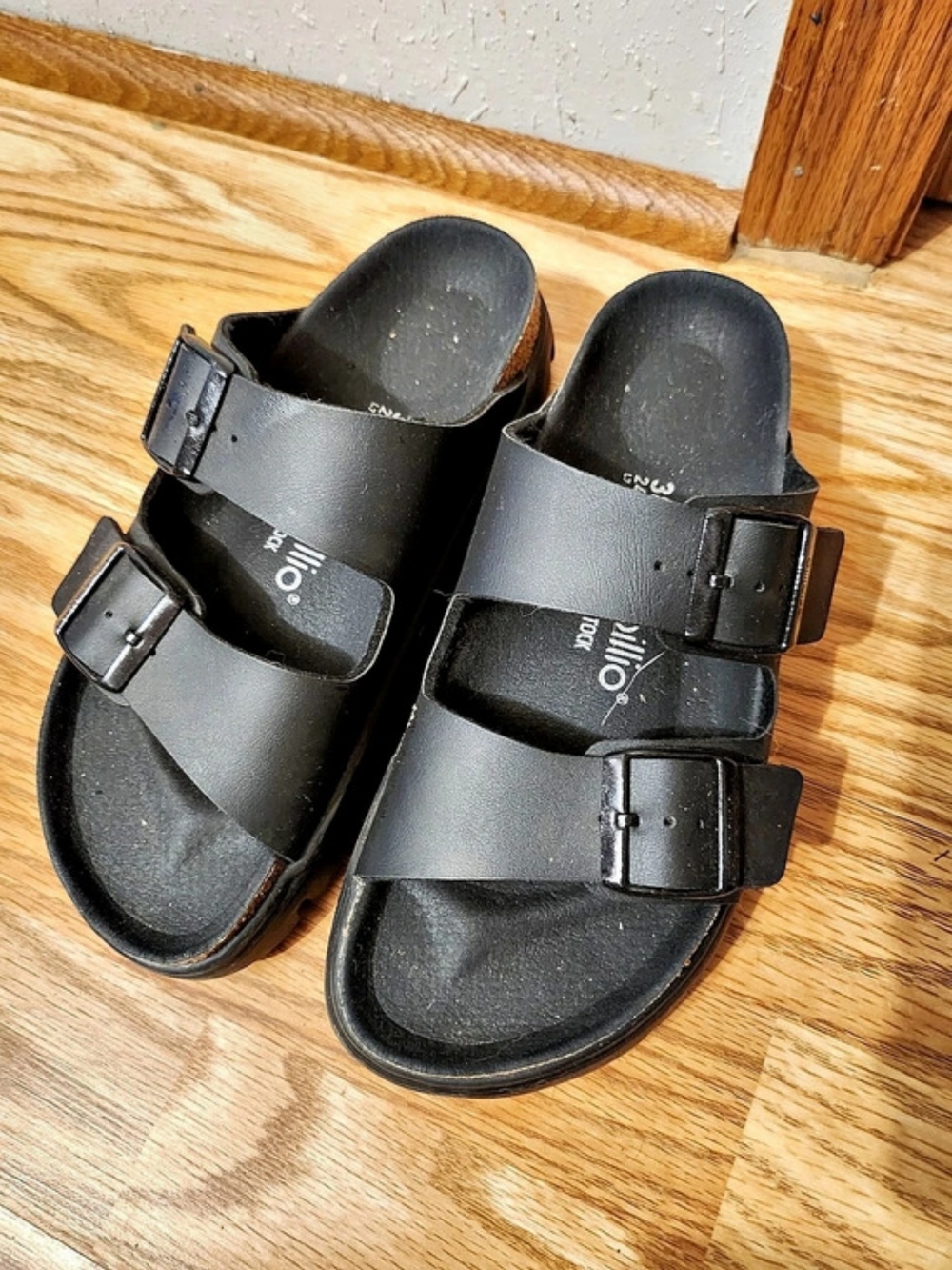 papillio Two-Strap Buckle Sandals in Black EU 38